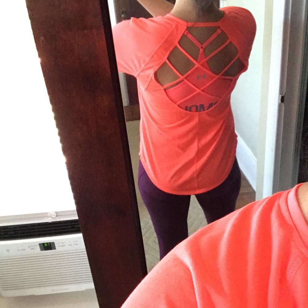 Women's UA Bra and Short Sleeve Top | Excellent condition!